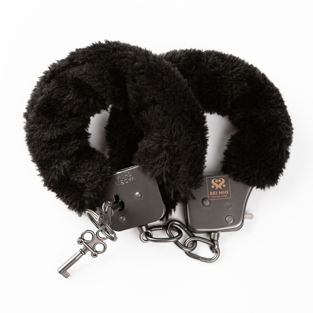 SEI MIO Cuff Love Furry Metal Handcuffs