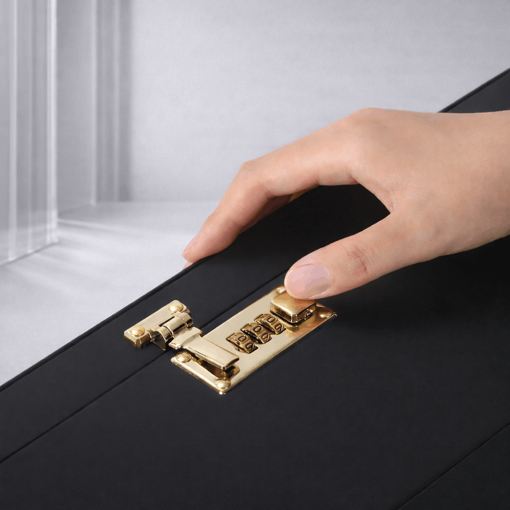 Strap-on-me Le Coffret Storage Case